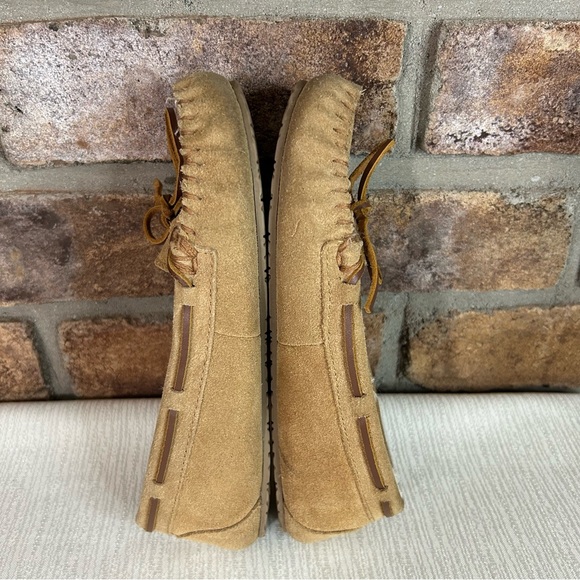 MINNETONKA “Allie” Tan Moccasin Shoes - Picture 4 of 9
